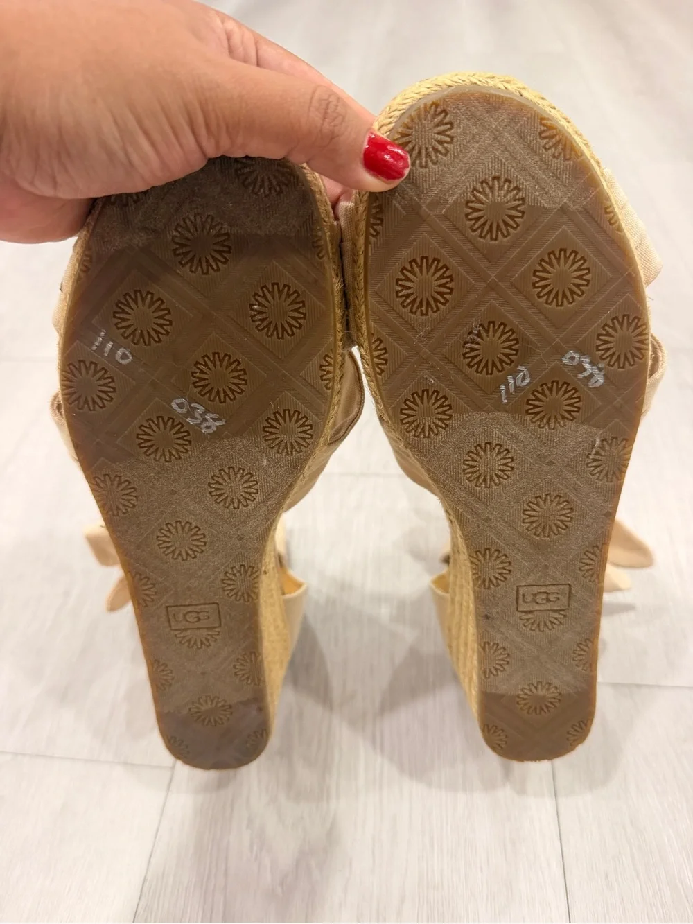 UGG Yarrow Espadrille Wedge Sandals Size 10 Beige Bow Ankle